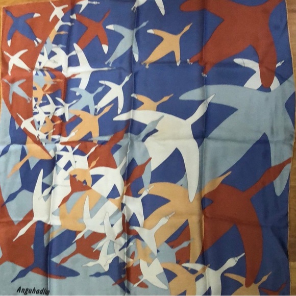 VTG Luke Anguhadluq, Inuit artist, 1895-1982 Flying Geez  Silk Scarf Hand rolled - Picture 2 of 7